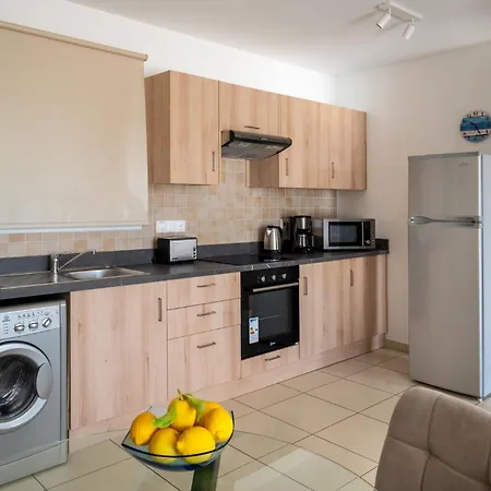 Narcissos 'nissi Beach' C5 * アヤナパ